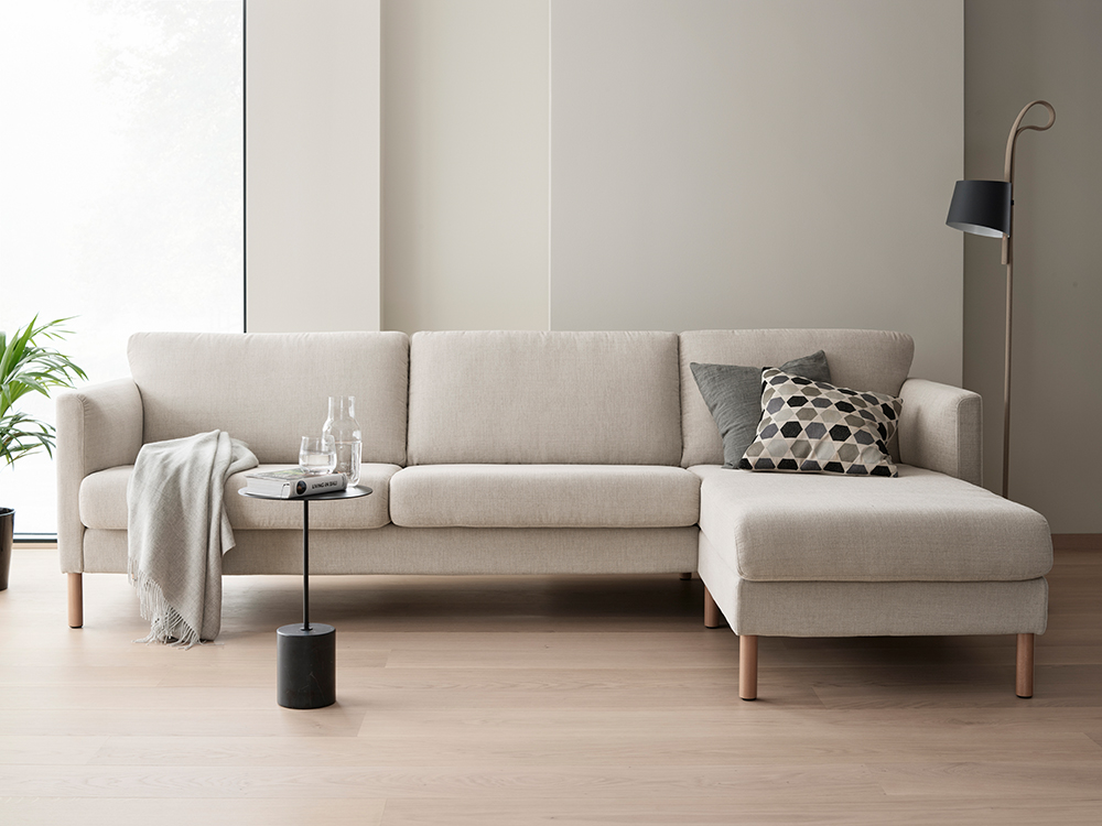 Moderne Möbel und gemütliches Entspannen gehen gut zusammen – zum Beispiel mit dem Stressless Sofa Copenhagen.