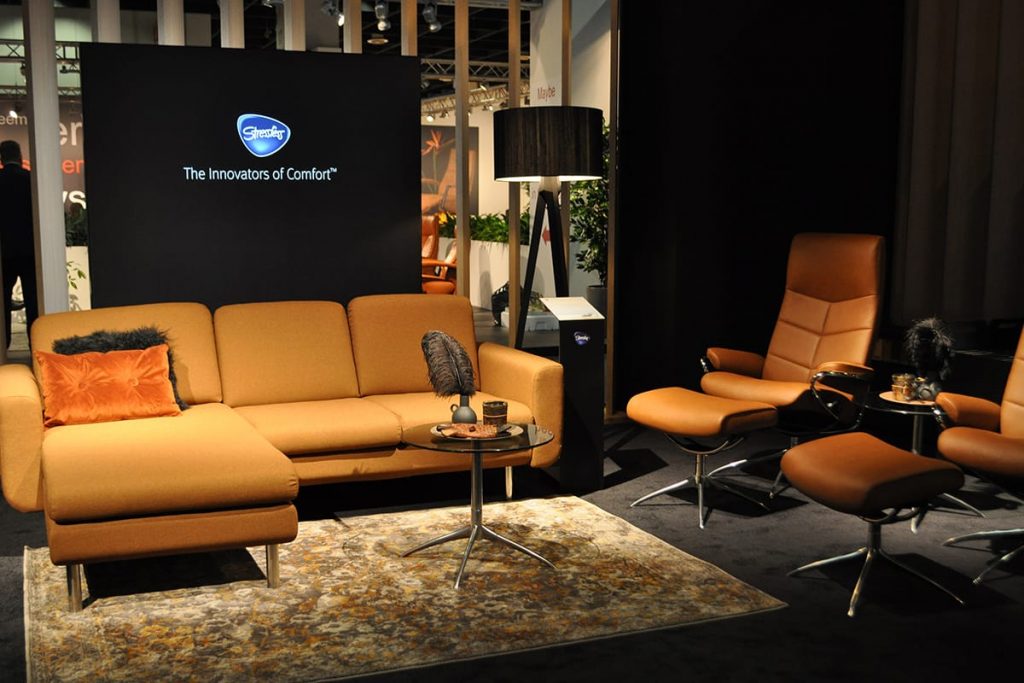 Skandinavisches Möbeldesign zählt zu den Wohntrends 2018 – so auch das Stressless Joy Sofa und der Stressless City Sessel.