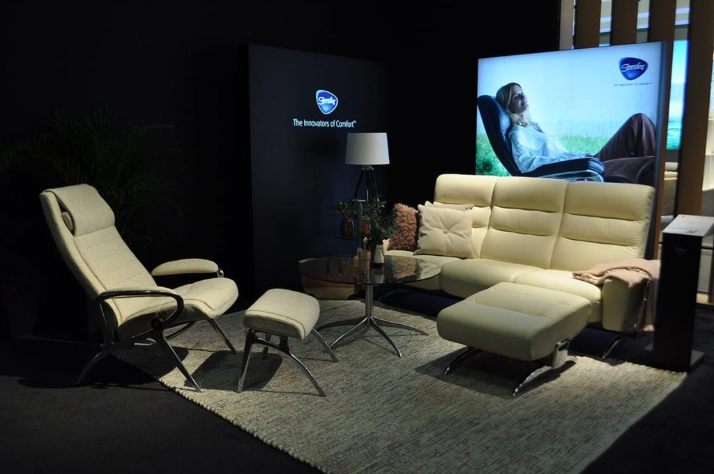 Modernes, klares Möbeldesign ist einer der Wohntrends 2018 – wie etwa beim Stressless Paris Sessel. 