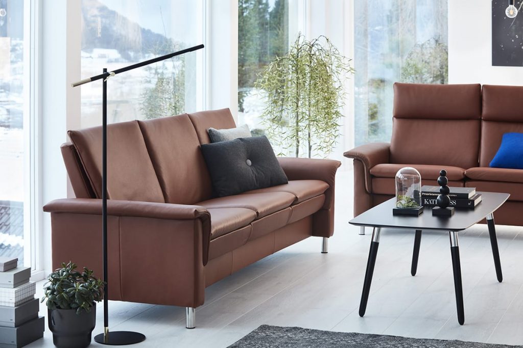 Ein passendes Sofa finden in großzügiger Eleganz und mit viel Platz – das gelingt mit Stressless Aurora.